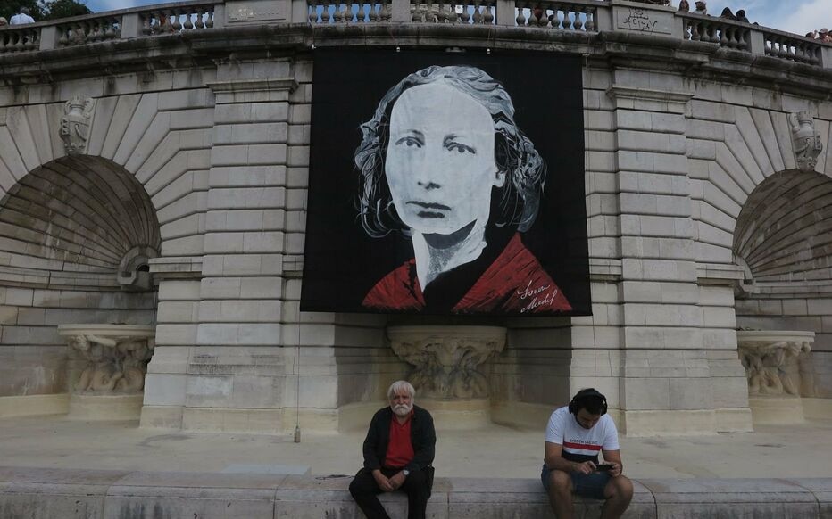 Le portrait de Louise Michel réalisé par le street-artiste trône sous la basilique du Sacré-Cœur (XVIIIe) ce mercredi, le temps d'une journée. LP/Christine Henry