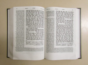 English and Hebrew Tanakh