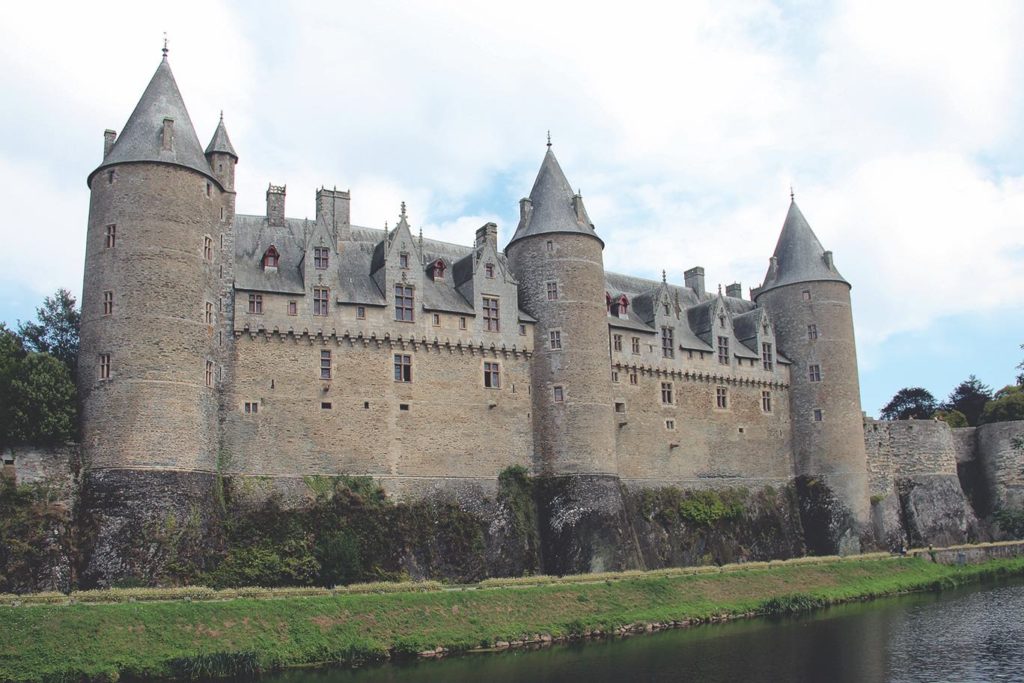 French national monument on the River Oust in Brittany, Josselin Castle has been modified several times since 1351. (Jean-Pol Grandmont, CC-BY-SA 4.0)