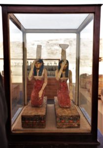 Statuettes of the goddesses Isis and Neftis