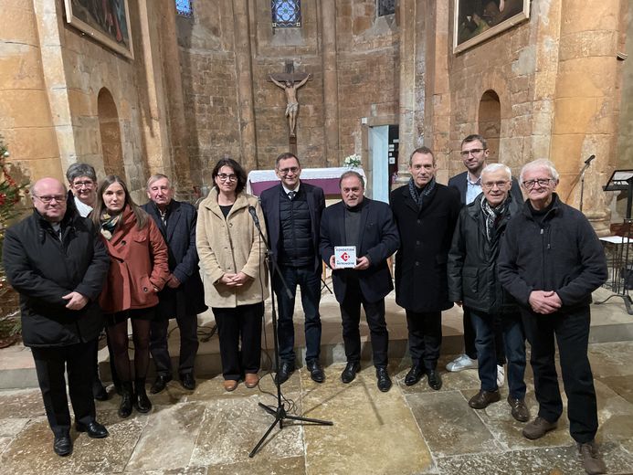 La plaque de la Fondation du patrimoine a été remise au maire Gérard Pédrini.