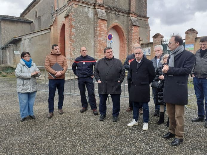 Élus et Etat aux côtés de la commune de Monferran-Savès pour évoquer le cas de l'église de Garbic